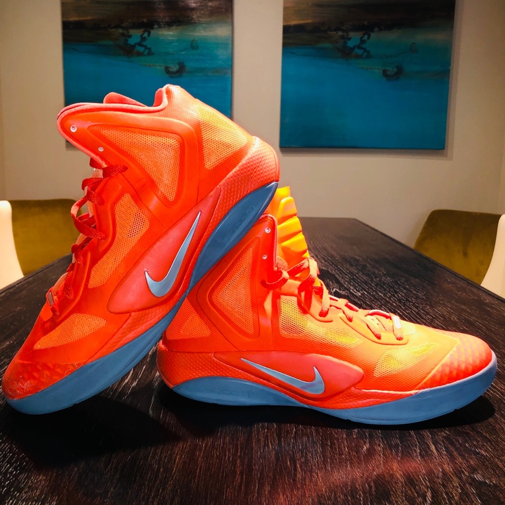 Men’s NIKE Hyperfuse Size 11